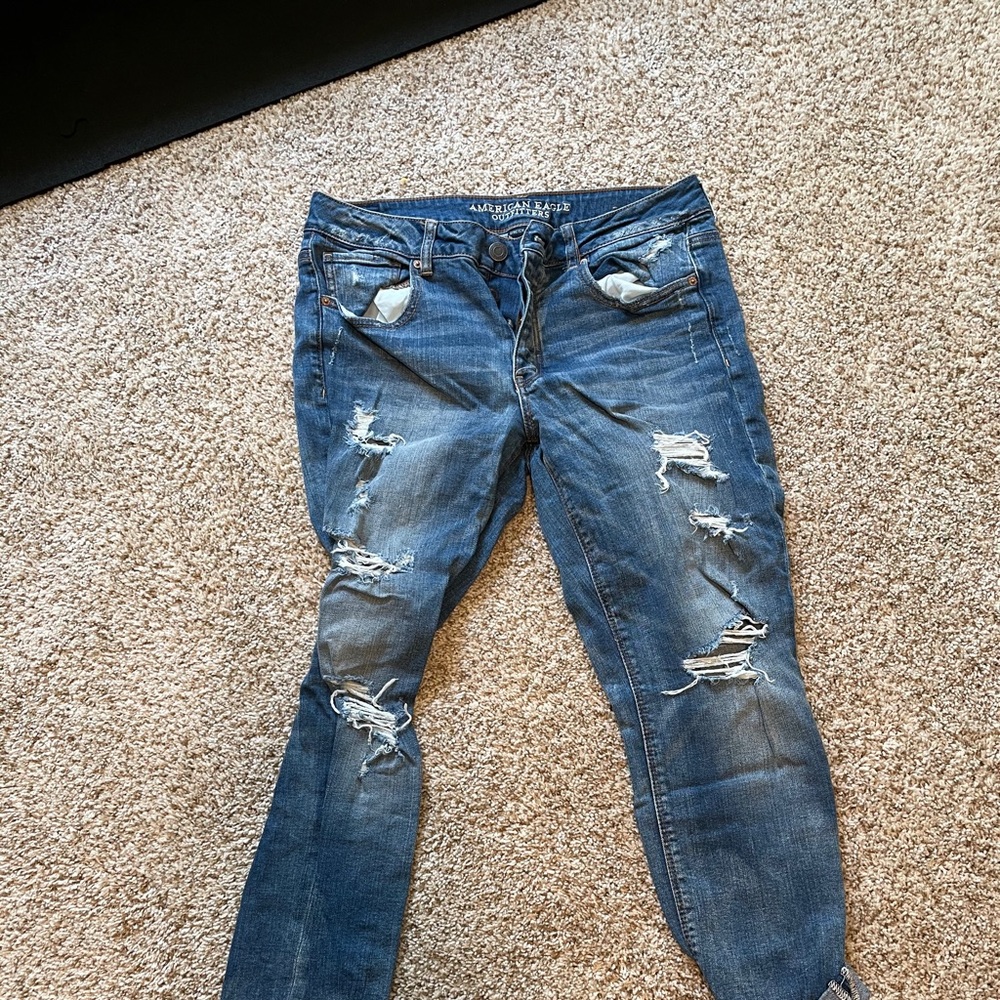 Women’s American eagle distressed jeans